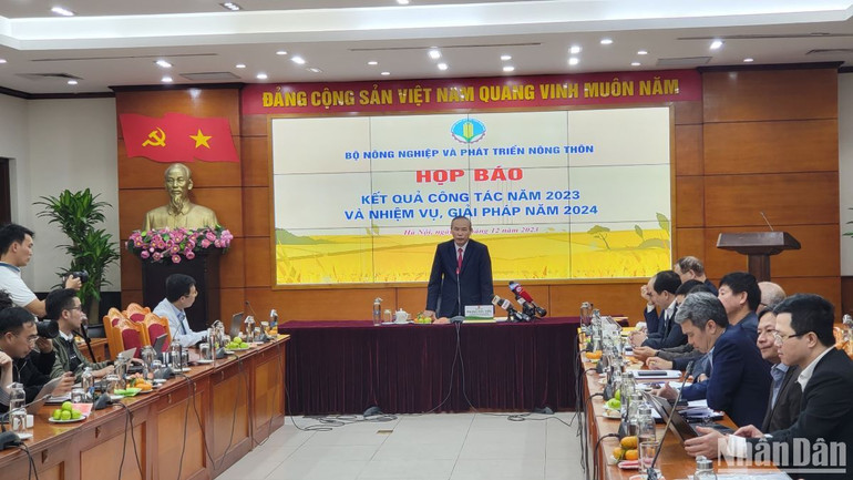Quang cảnh buổi họp báo.