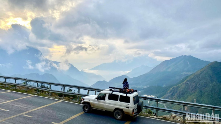 Đèo Ô QUÝ Hồ nối liền Sa Pa (Lào Cai) và Tam Đường (Lai Châu) hùng vĩ là sự lựa chọn đáng nhớ.