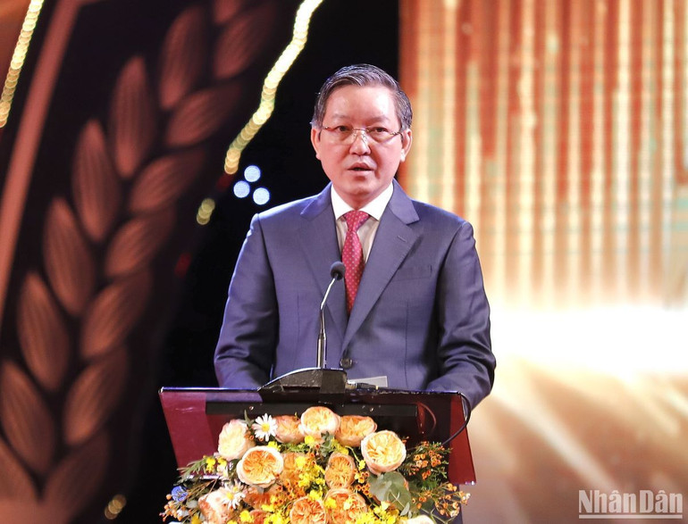 Đồng chí Lương Quốc Đoàn, Ủy viên Trung ương Đảng, Chủ tịch Trung ương Hội Nông dân Việt Nam phát biểu khai mạc Lễ trao giải.