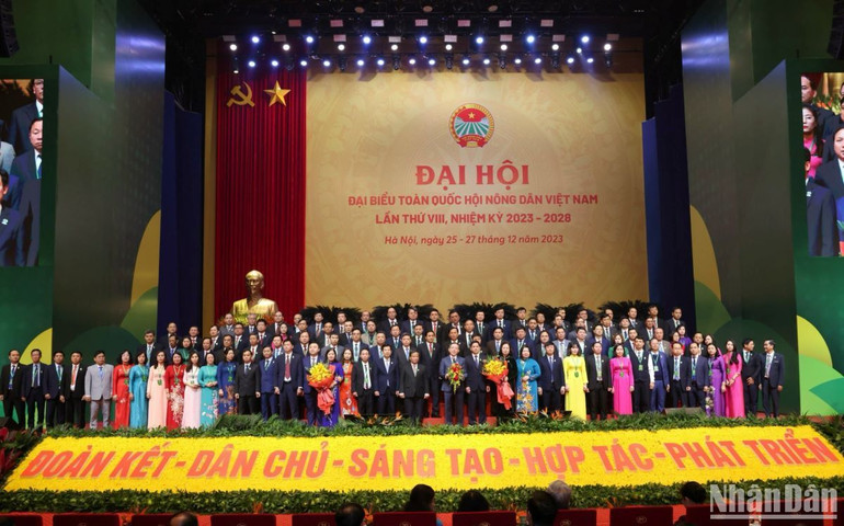 Ban chấp hành Trung ương Hội Nông dân Việt Nam khóa VIII (nhiệm kỳ 2023-2028) ra mắt đại hội. Ảnh: ĐĂNG KHOA.
