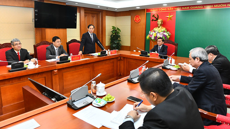 Bộ trưởng Ngoại giao Bùi Thanh Sơn phát biểu tại buổi làm việc. (Ảnh: Đăng Khoa)