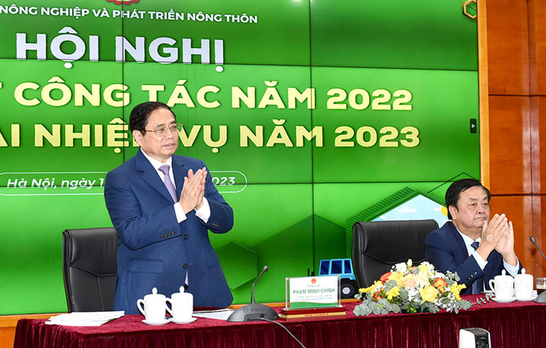 Thủ tướng Phạm Minh Chính và Bộ trưởng Nông nghiệp và Phát triển nông thôn Lê Minh Hoan chủ trì hội nghị.