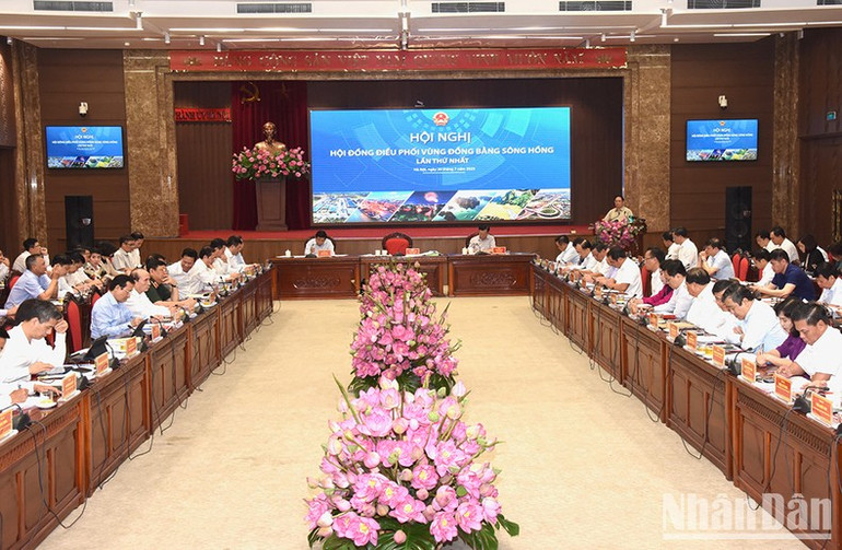 Thủ tướng Phạm Minh Chính phát biểu chỉ đạo hội nghị. (Ảnh: TRẦN HẢI)