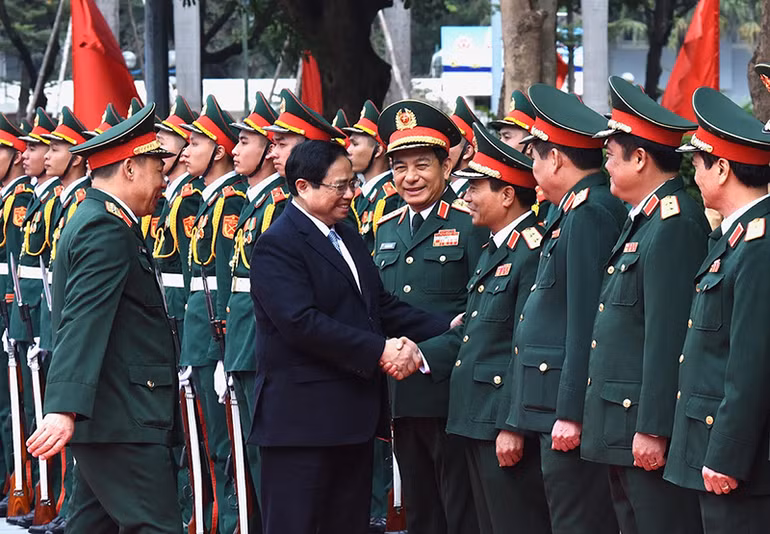 Thủ tướng Phạm Minh Chính với lãnh đạo Bộ Quốc phòng, Học viện Quốc phòng.