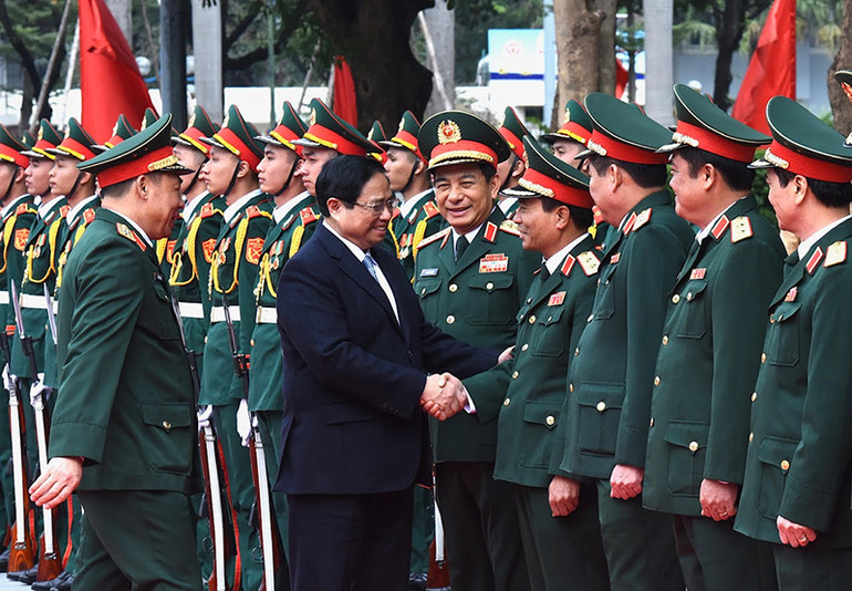 Thủ tướng Phạm Minh Chính với lãnh đạo Bộ Quốc phòng, Học viện Quốc phòng.