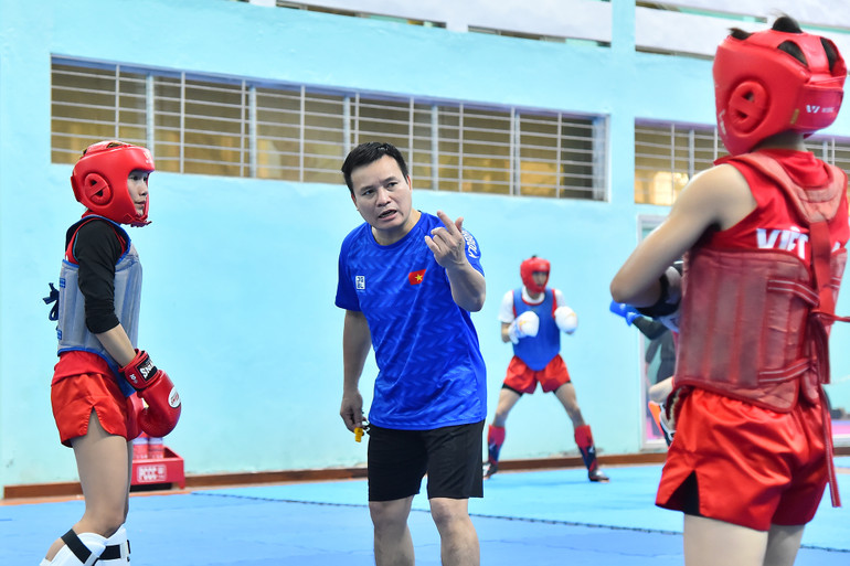 Môn Kun Bokator có một số kỹ thuật đánh tương đồng với võ thuật cổ truyền Việt Nam, tuy nhiên, cách tính điểm lại khác khá nhiều. Đơn cử như đòn đánh ngã không được tính điểm, điểm tổng trong mỗi hiệp được tính tương tự như ở môn boxing. Môn Kun Bokator có một số kỹ thuật đánh tương đồng với võ thuật cổ truyền Việt Nam, tuy nhiên, cách tính điểm lại khác khá nhiều. Đơn cử như đòn đánh ngã không được tính điểm, điểm tổng trong mỗi hiệp được tính tương tự như ở môn boxing.