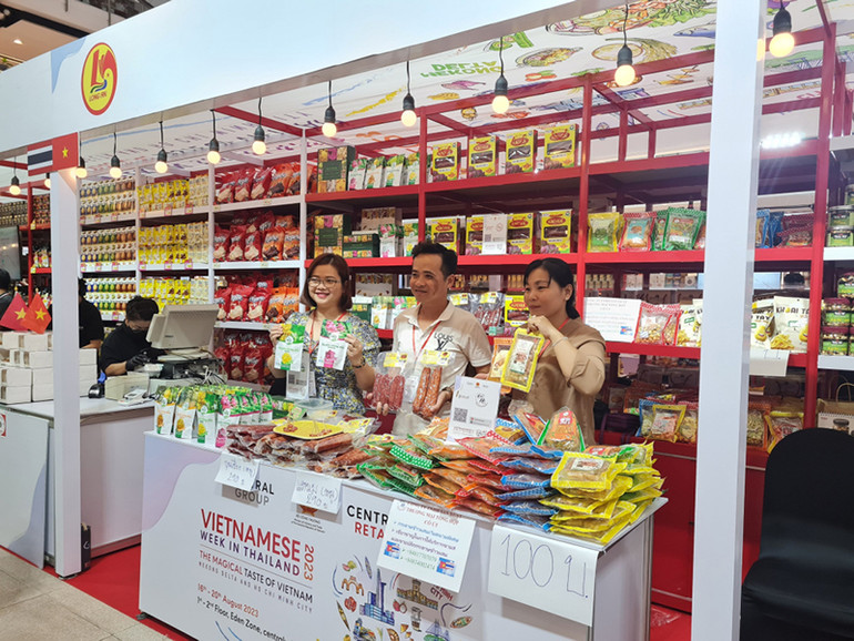 Quảng bá hàng Việt Nam ra nước ngoài.