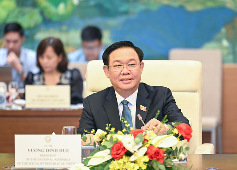 Chủ tịch Quốc hội Vương Đình Huệ phát biểu tại buổi tiếp.