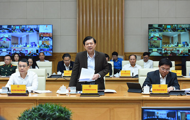 Phó Chủ tịch Ủy ban Trung ương Mặt trận Tổ quốc Việt Nam Nguyễn Hữu Dũng phát biểu.