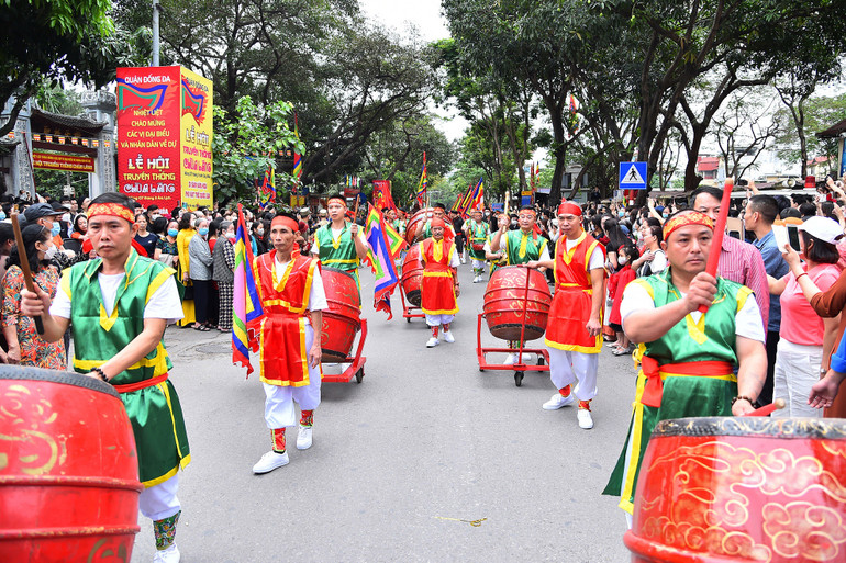 Hành trình rước kiệu đi qua nhiều điểm di tích khác của địa phương như chùa Nền, chùa Tam Huyền, chùa Hoa Lăng,… trước khi quay trở lại điểm xuất phát.