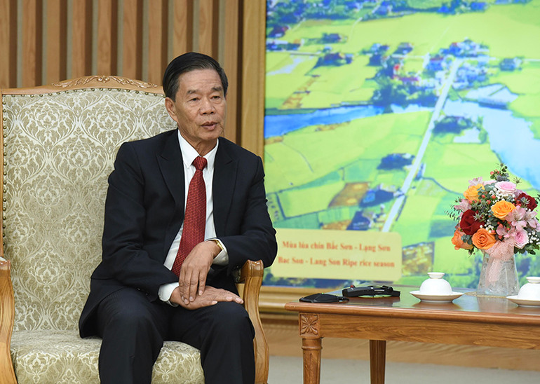 Đồng chí Sinlavong Khoutphaythoune, Chủ tịch Ủy ban Trung ương Mặt trận Lào xây dựng đất nước phát biểu.