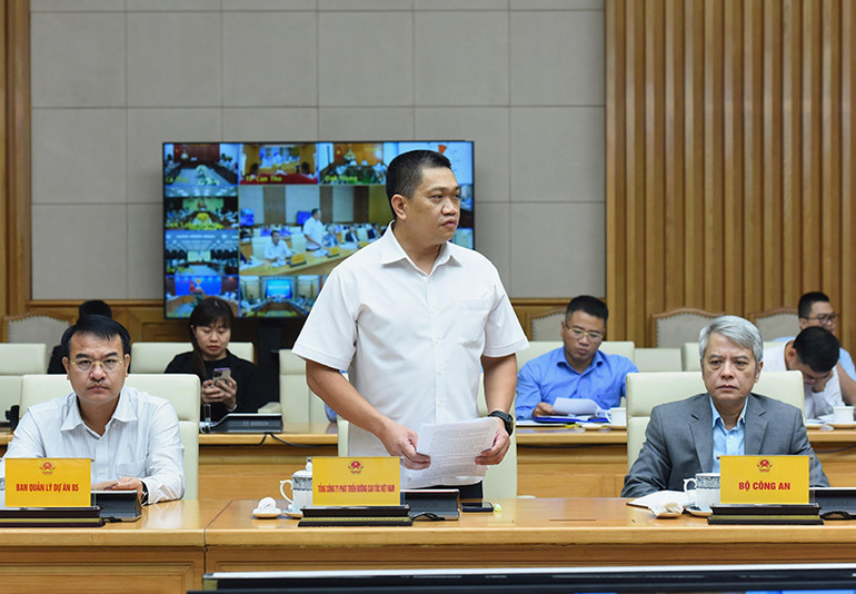 Đại diện lãnh đạo Tổng Công ty phát triển đường cao tốc Việt Nam phát biểu. Đại diện lãnh đạo Tổng Công ty phát triển đường cao tốc Việt Nam phát biểu.