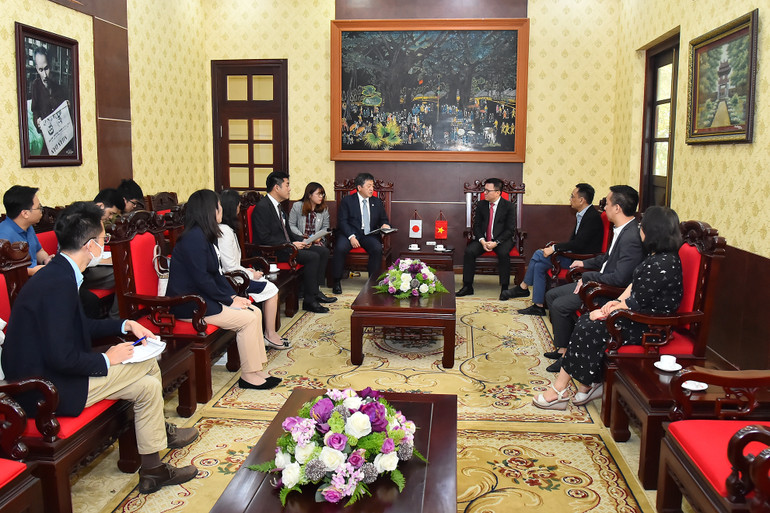 Quang cảnh buổi làm việc giữa Báo Nhân Dân và Cơ quan Hợp tác quốc tế Nhật Bản tại Việt Nam tại Trụ sở Bộ Biên tập Báo Nhân Dân.