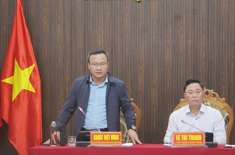 Phó Chủ tịch chuyên trách Ủy ban An toàn giao thông quốc gia Khuất Việt Hùng phát biểu tại cuộc họp.