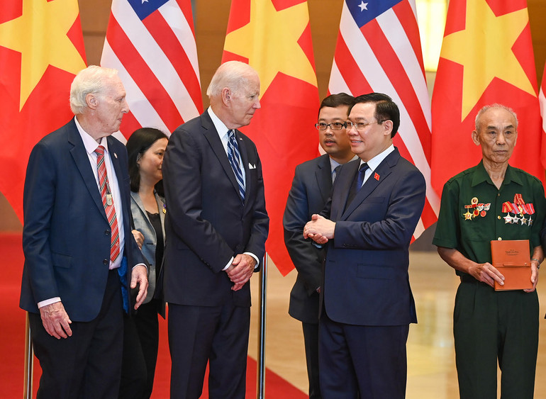 Chủ tịch Quốc hội Vương Đình Huệ trao đổi với Tổng thống Hoa Kỳ Joe Biden.