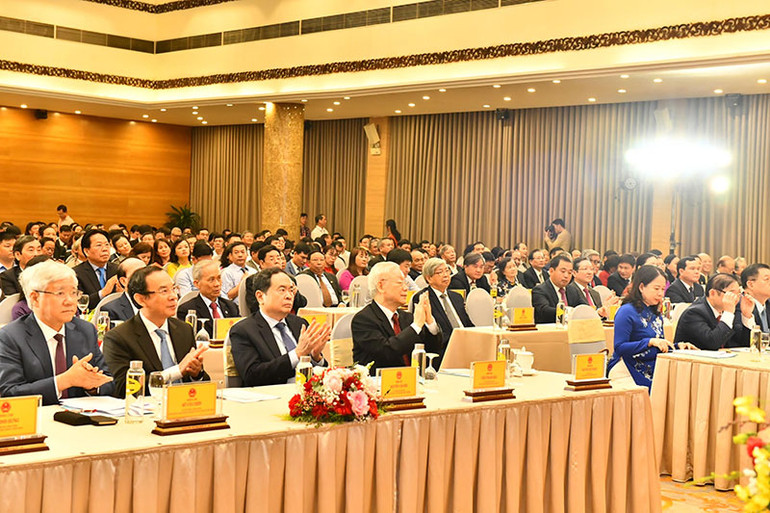 Tổng Bí thư Nguyễn Phú Trọng và các đồng chí Lãnh đạo Đảng, Nhà nước và các đại biểu dự lễ kỷ niệm. (Ảnh: ĐĂNG KHOA)