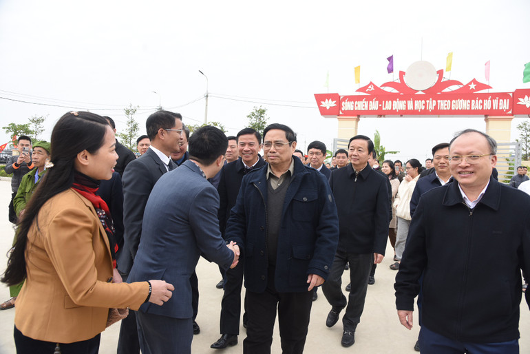 Thủ tướng thăm khu tái định cư xã Đông Minh, huyện Đông Sơn, tỉnh Thanh Hóa.