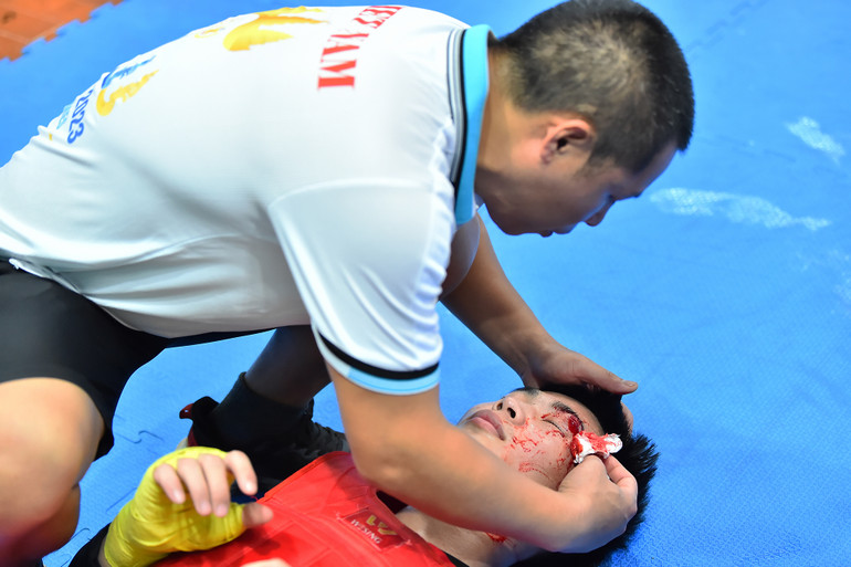 Ở giai đoạn nước rút khi SEA Games đang đến gần, các vận động viên đều nghiêm túc tập luyện như lúc thi đấu, cho nên việc chấn thương xảy ra là điều không thể tránh khỏi. Ở giai đoạn nước rút khi SEA Games đang đến gần, các vận động viên đều nghiêm túc tập luyện như lúc thi đấu, cho nên việc chấn thương xảy ra là điều không thể tránh khỏi.