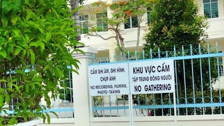 Sở Giáo dục và Đào tạo Bạc Liêu cũng cắm biển nêu trên.