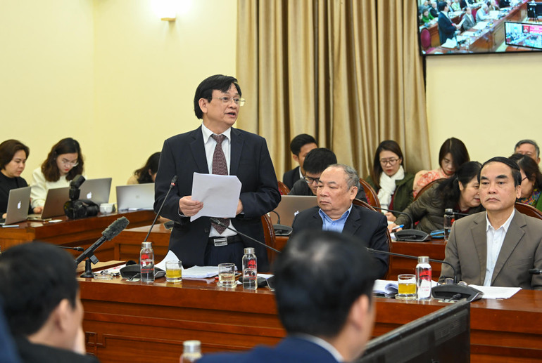 PGS, TS Nguyễn Cảnh Quý tham luận về nội dung bồi thường, hỗ trợ, tái định cư, thu hồi đất.