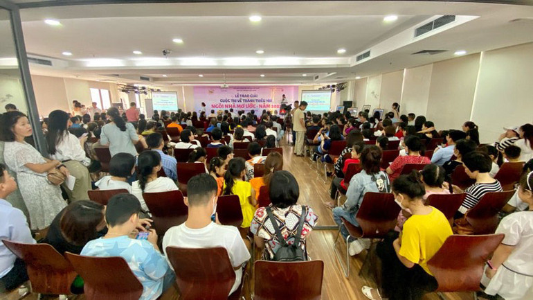 Toàn cảnh Lễ trao giải, đấu giá các tác phẩm đoạt giải cuộc thi vẽ tranh “Ngôi nhà mơ ước” năm 2023. Toàn cảnh Lễ trao giải, đấu giá các tác phẩm đoạt giải cuộc thi vẽ tranh “Ngôi nhà mơ ước” năm 2023.