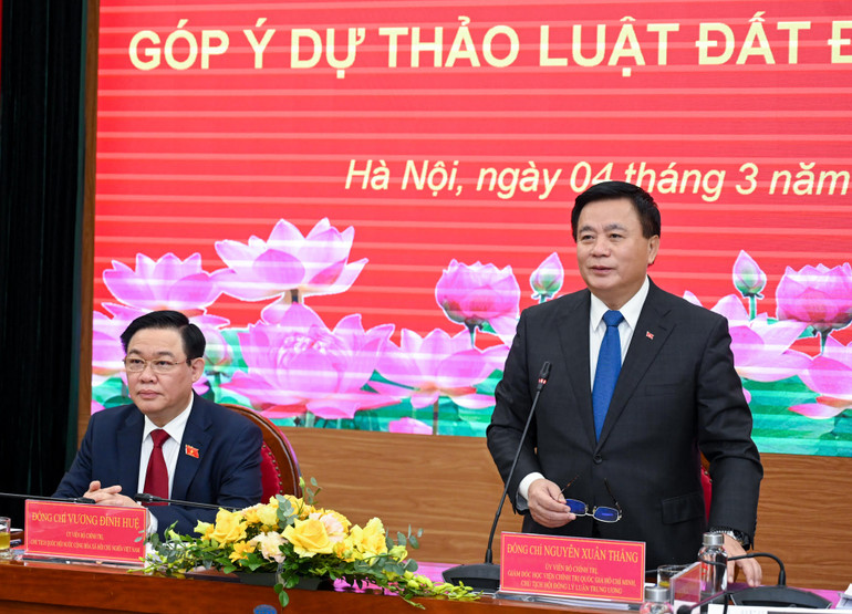 Giám đốc Học viện Chính trị quốc gia Hồ Chí Minh, Chủ tịch Hội đồng Lý luận Trung ương Nguyễn Xuân Thắng phát biểu tại tọa đàm.