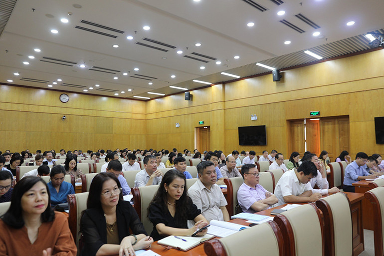 Các đồng chí bí thư chi bộ và cấp ủy viên tham dự lớp bồi dưỡng.