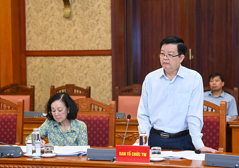 Phó Trưởng ban Thường trực Ban Tổ chức Trung ương Mai Văn Chính phát biểu tại hội nghị. (Ảnh: Duy Linh)