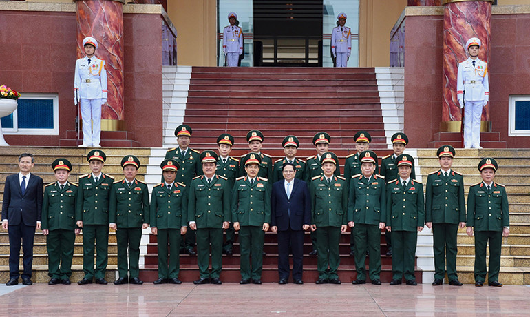 Thủ tướng Phạm Minh Chính với lãnh đạo Bộ Quốc phòng và cán bộ, giảng viên Học viện Quốc phòng. Thủ tướng Phạm Minh Chính với lãnh đạo Bộ Quốc phòng và cán bộ, giảng viên Học viện Quốc phòng.