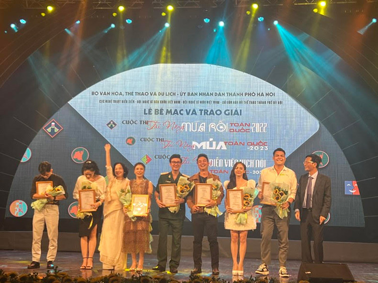 Trao Giải nhất Cuộc thi tài năng diễn viên kịch nói toàn quốc năm 2023.