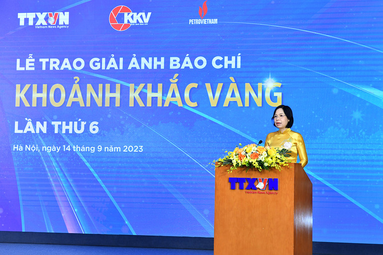 Tổng giám đốc, Chủ tịch Liên Chi hội Nhà báo TTXVN Vũ Việt Trang phát biểu tại lễ trao giải.