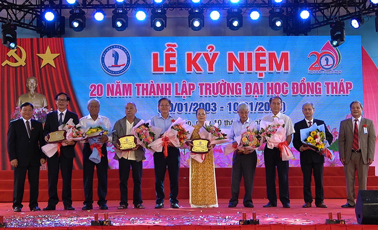 Tri ân các cá nhân có đóng góp trong xây dựng, phát triển Trường đại học Đồng Tháp.