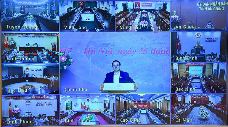 Phiên họp diễn ra dưới hình thức trực tiếp và trực tuyến.