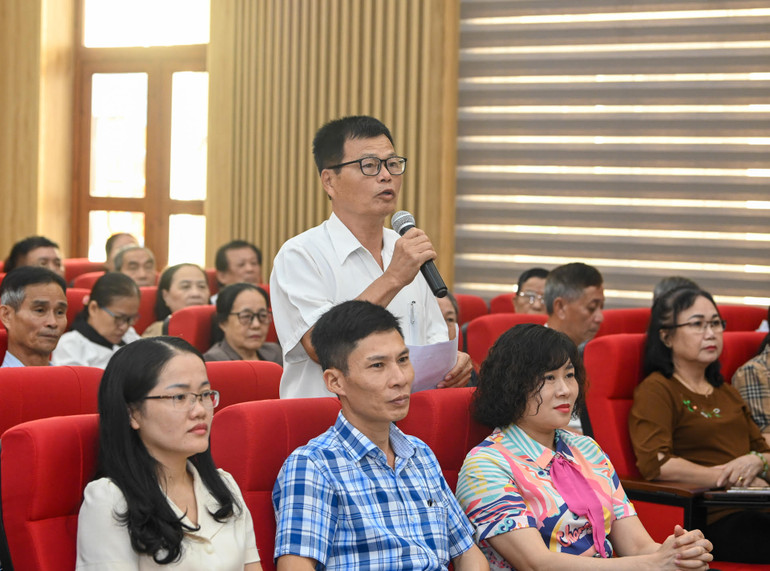 Cử tri Phạm Văn Tuyền (phường Ngọc Xuyên) phát biểu ý kiến tại hội nghị.