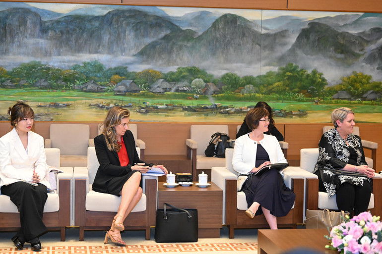 Các đại biểu bang Victoria dự buổi tiếp.