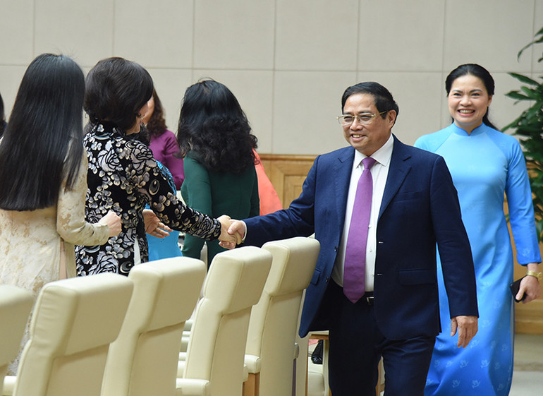 Thủ tướng Phạm Minh Chính với các đại biểu tại buổi gặp mặt. (Ảnh: TRẦN HẢI)