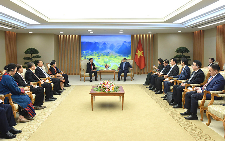 Buổi tiếp diễn ra trong không khí nồng ấm.