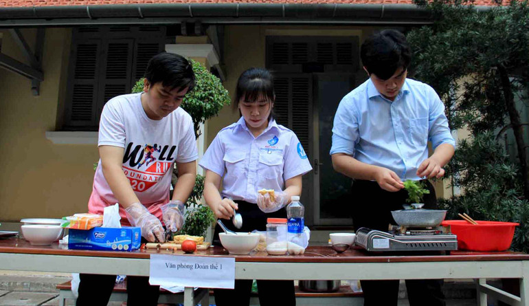 Cũng trong dịp này, trên địa bàn Thành phố Hồ Chí Minh diễn ra sôi nổi các hoạt động Ngày Quốc tế Phụ nữ 8/3. Cụ thể, tại Trường đại học Khoa học tự nhiên (Đại học Quốc gia Thành phố Hồ Chí Minh) có cuộc thi do Đoàn trường tổ chức.
