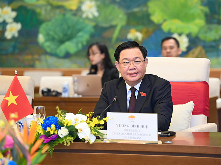 Chủ tịch Quốc hội Vương Đình Huệ phát biểu tại buổi tiếp.