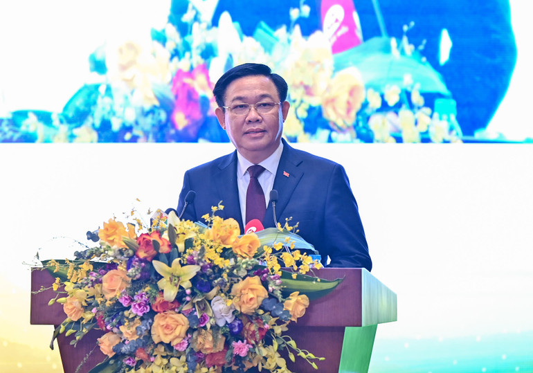 Chủ tịch Quốc hội Vương Đình Huệ phát biểu tại buổi gặp mặt kỷ niệm.