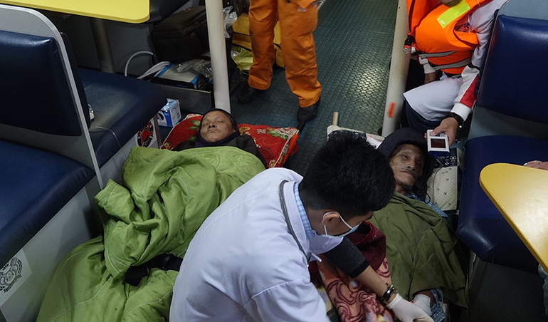 Cứu kịp thời hai bệnh nhân bị đột quỵ trên đảo Cù Lao Chàm ảnh 1