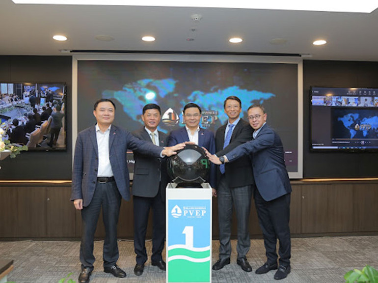 Lãnh đạo Petrovietnam tại sự kiện PVEP đạt mốc khai thác 1 tỷ thùng dầu.