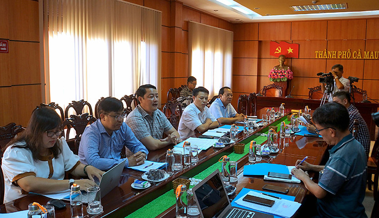 Chính quyền thành phố Cà Mau họp cung cấp thông tin liên quan vụ cưỡng chế “nhầm” nhà dân vi phạm trật tự xây dựng.