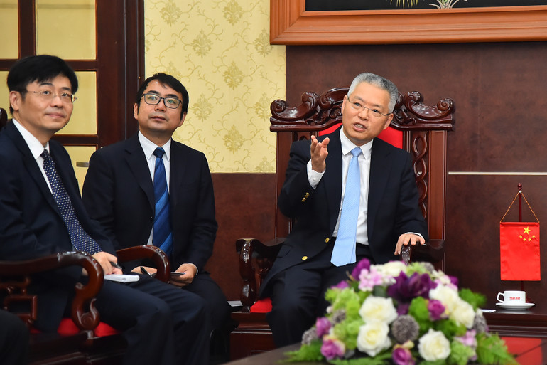 Người phát ngôn, Cục trưởng Thông tin tuyên truyền, Ban Liên lạc Đối ngoại Trung ương Đảng Cộng sản Trung Quốc Hồ Triệu Minh phát biểu ý kiến tại buổi tiếp.