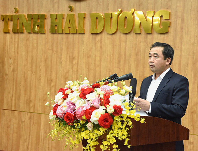 Bí thư Tỉnh ủy Hải Dương Trần Đức Thắng trình bày báo cáo về tình hình kinh tế-xã hội của tỉnh. (Ảnh: TRẦN HẢI)