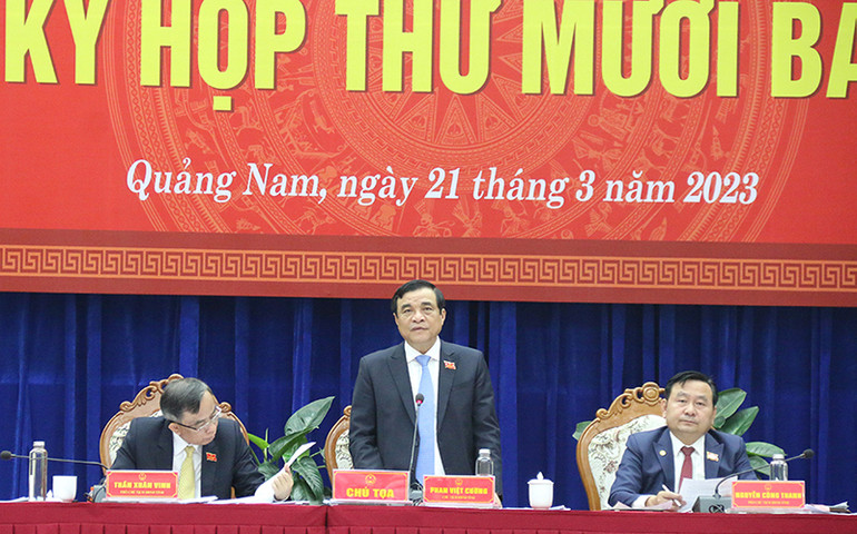 Bí thư Tỉnh ủy, Chủ tịch Hội đồng nhân dân tỉnh Phan Việt Cường phát biểu tại kỳ họp.