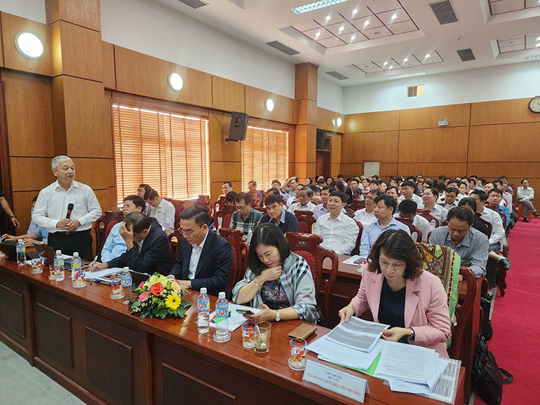 Các đại biểu tham gia trao đổi, thảo luận tại hội nghị.