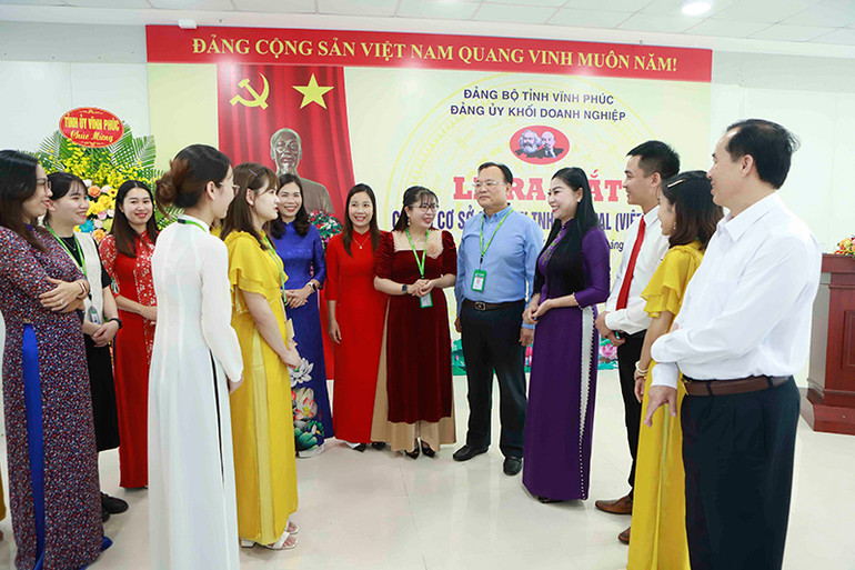 Lãnh đạo Tỉnh ủy trao đổi về công tác phát triển đảng viên trong doanh nghiệp FDI.