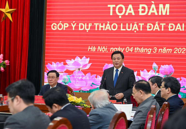 Giám đốc Học viện Chính trị quốc gia Hồ Chí Minh, Chủ tịch Hội đồng Lý luận Trung ương Nguyễn Xuân Thắng phát biểu tại tọa đàm. (Ảnh: Duy Linh)