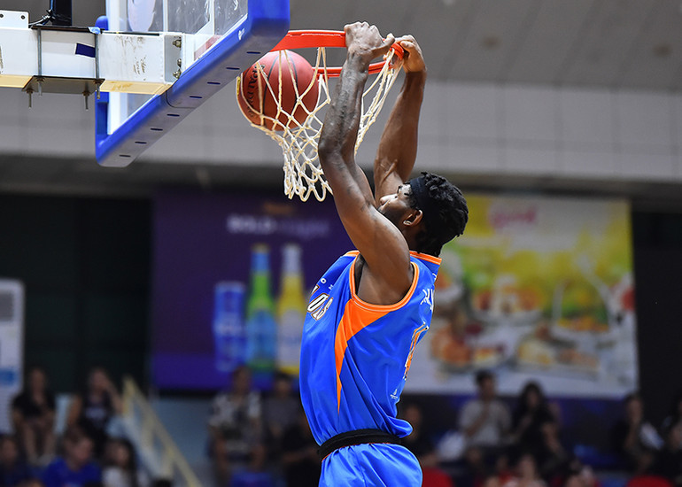 Anthony January xứng đáng với danh hiệu Cầu thủ xuất sắc nhất trận đấu (MVP) với 29 điểm, 20 rebounds cùng nhiều tình huống úp rổ đẹp mắt.